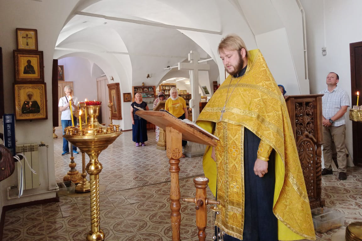 В день празднования образу Николы Тульского молебное пение с чтением акафиста святителю Николаю Чудотворцу
